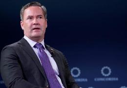 Майк Уолц и заместникът му напускат след скандала „Сигналгейт“